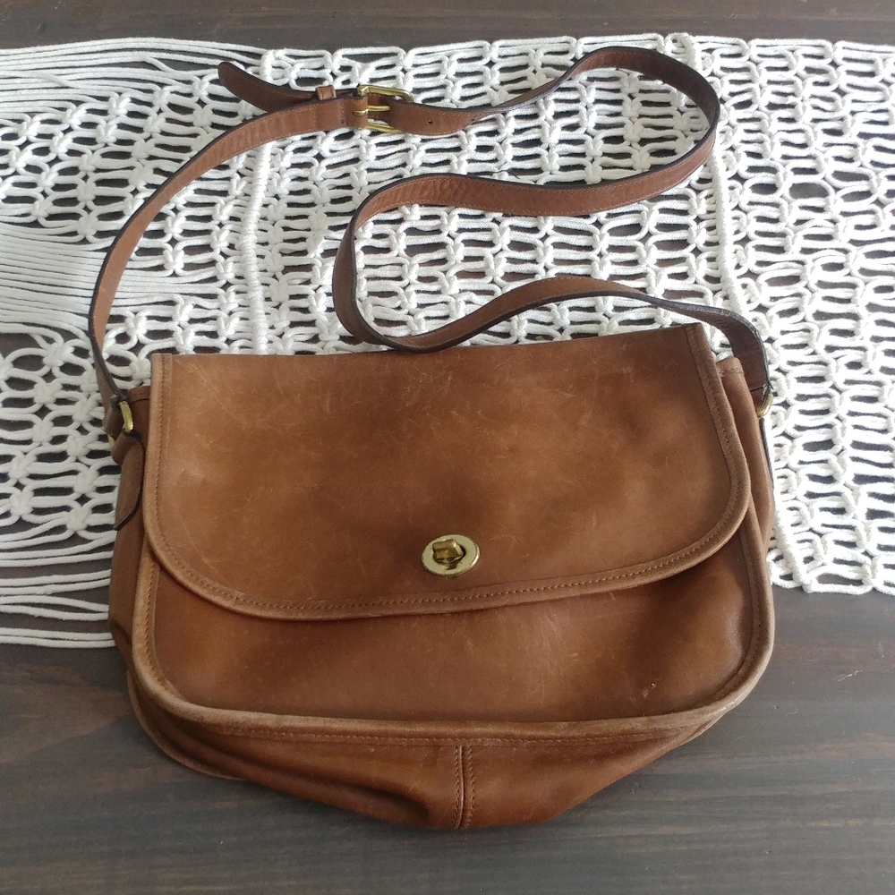 Coach vintage classic leather crossbody bag